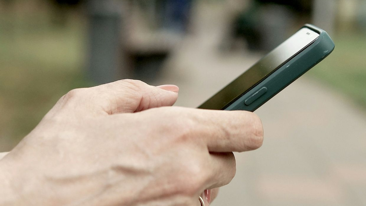 US Man Faces Felony Charge After Using Self-Destruct Phone Code at Airport