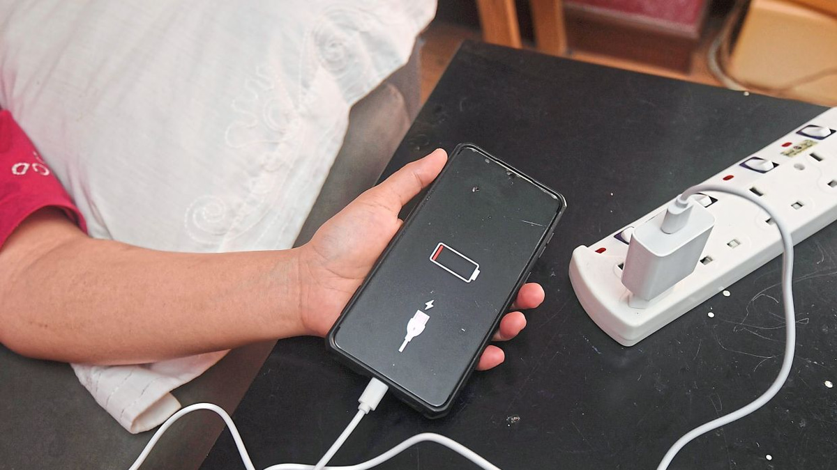 Malaysia's Fire Service Warns of RM14.2 Million in Device Charging Fire Losses Over Three Years