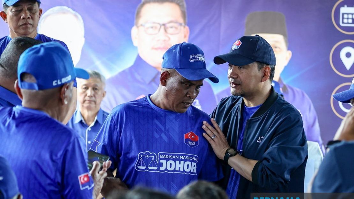 Blind Since Birth, Johor Voter Refuses to Let Disability Stop Him From Fulfilling Civic Duty