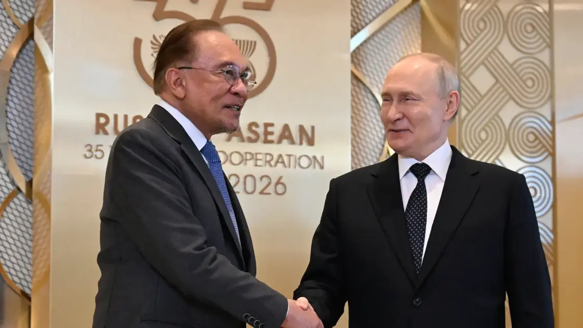 Putin pledges two decades of stable oil and gas supplies to Malaysia