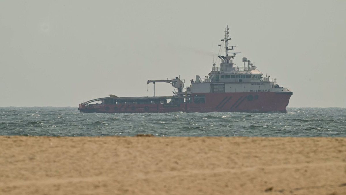 US pushes Iran for Strait of Hormuz pledge as ceasefire collapses