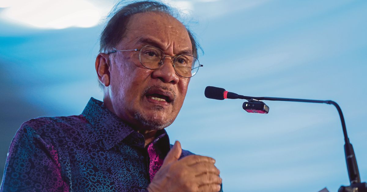 Anwar Deflects Opposition Criticism, Urges Focus on Tabung Haji Inquiry
