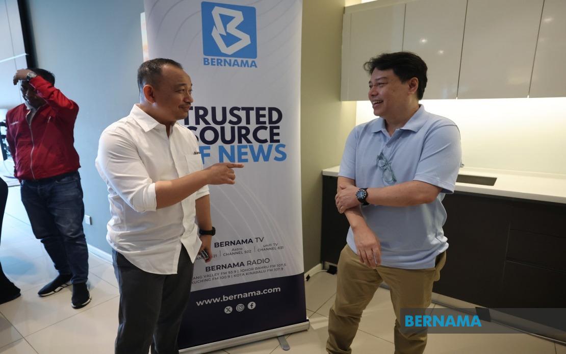 Maszlee Malik Drives Myvi Through Tebrau-Ulu Tiram to Experience Road Woes Firsthand