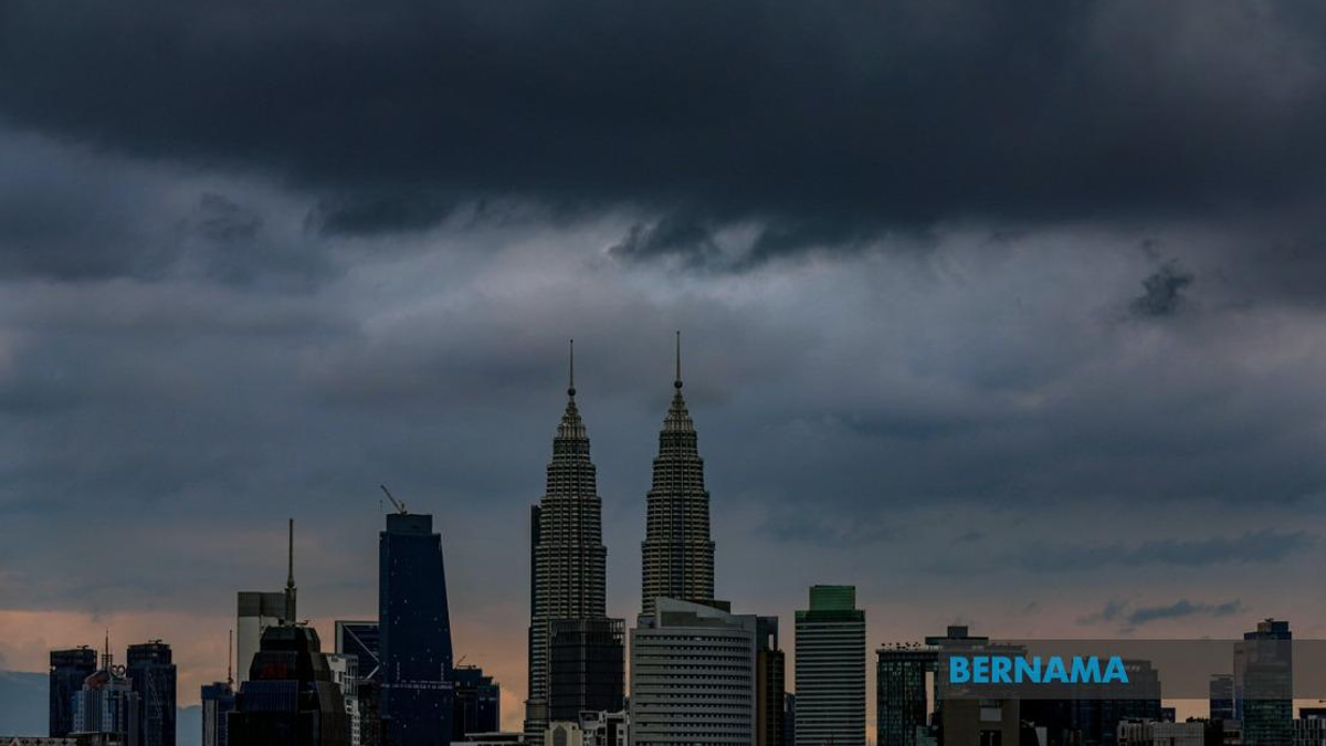 Severe Weather Alert: Thunderstorms and Heavy Rain Sweep Across 12 Malaysian States Until Evening