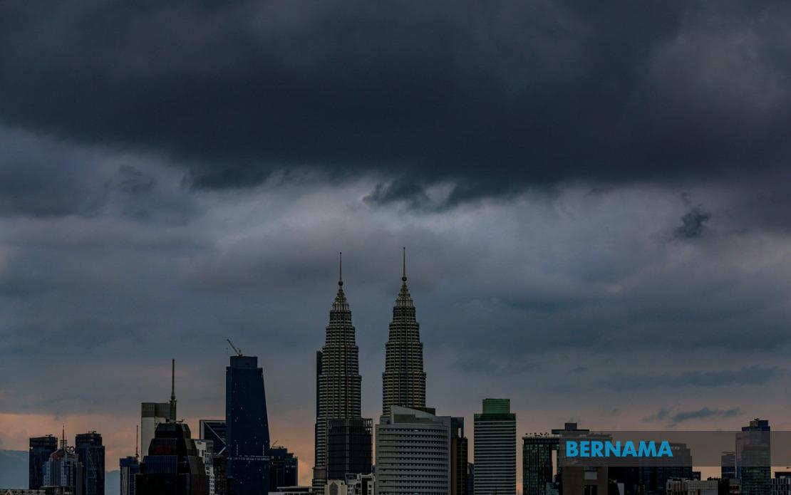 Severe Weather Alert: Thunderstorms and Heavy Rain Sweep Across 12 Malaysian States Until Evening