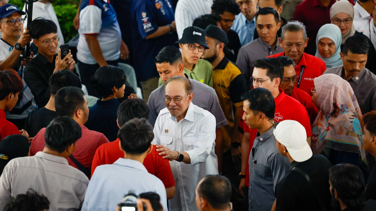 Anwar Urges PH to Prioritise Ground Campaign Over Election Polls in Negri Sembilan Race