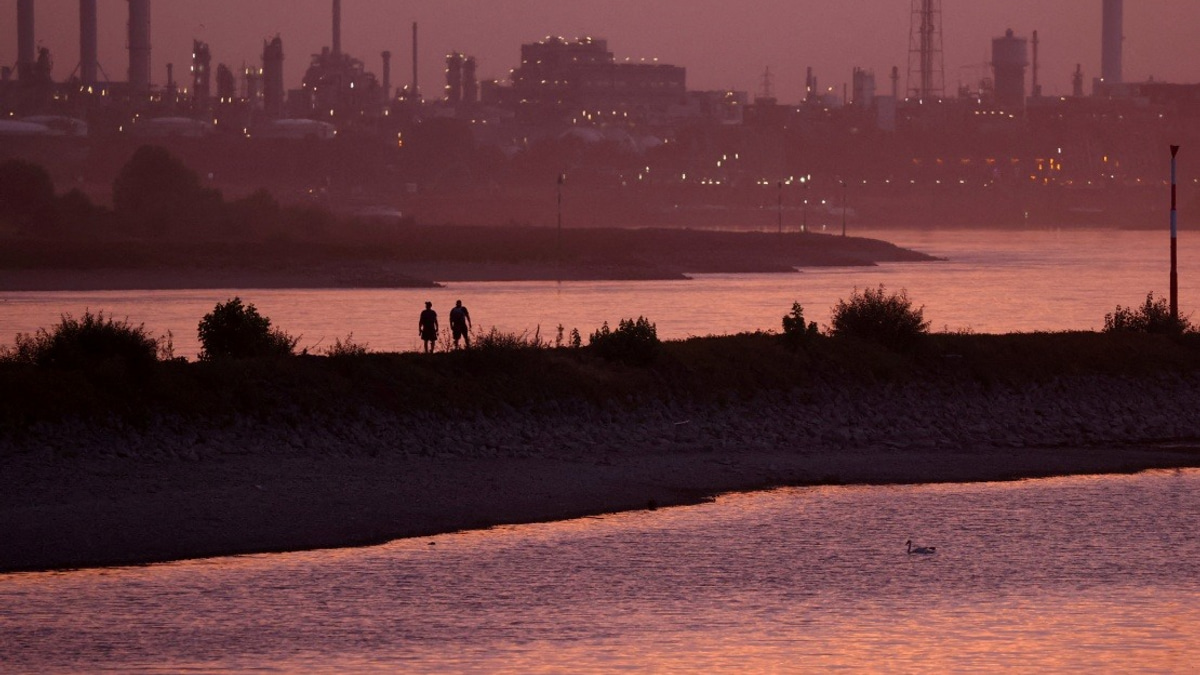 Receding Rhine Exposes Large Unexploded World War II Bomb Near Cologne