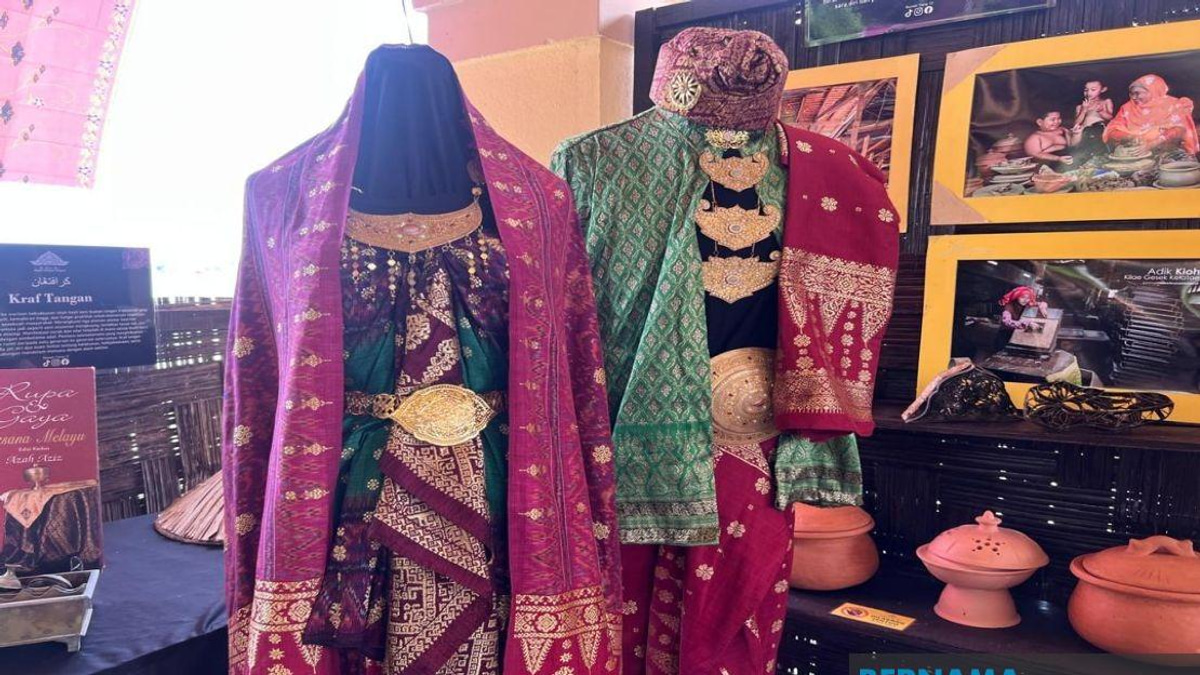 Kain Lima Faces Extinction as Master Weavers Disappear from Malaysia