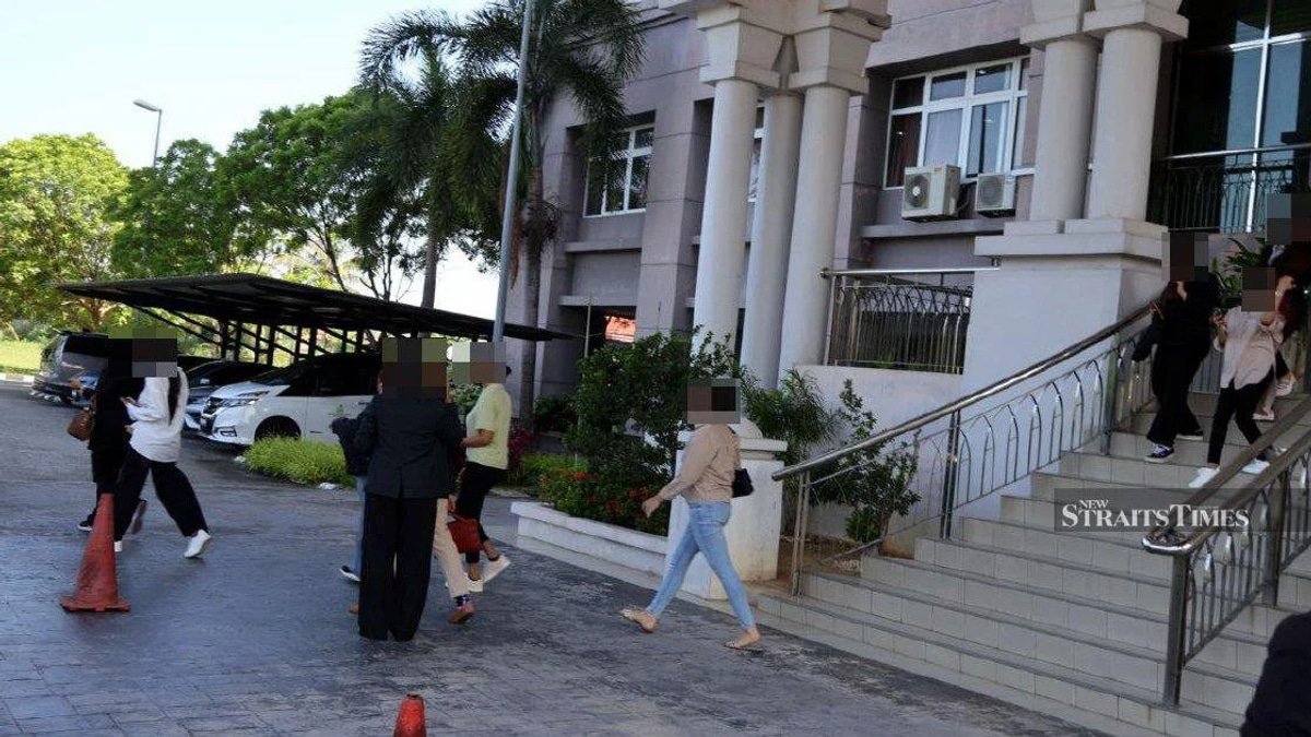 Syariah Court Defers Hearing in Cross-Dressing Case Involving 14 Men in Kelantan