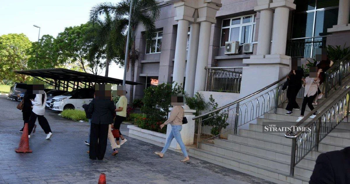 Syariah Court Defers Hearing in Cross-Dressing Case Involving 14 Men in Kelantan