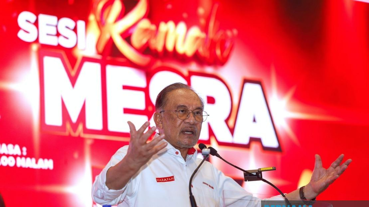 Anwar Warns Against Race-Based Politics, Urges Unity for National Stability