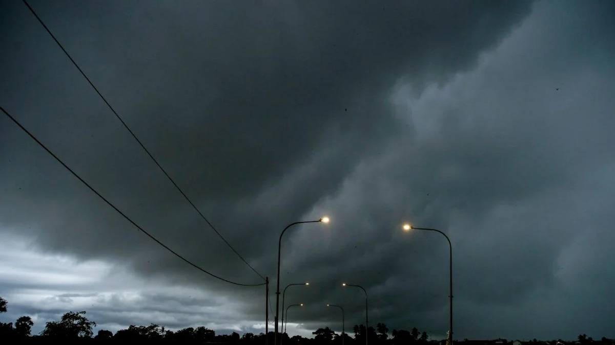 Heavy rain and thunderstorms sweep across Malaysia as Met Department warns of hazardous conditions