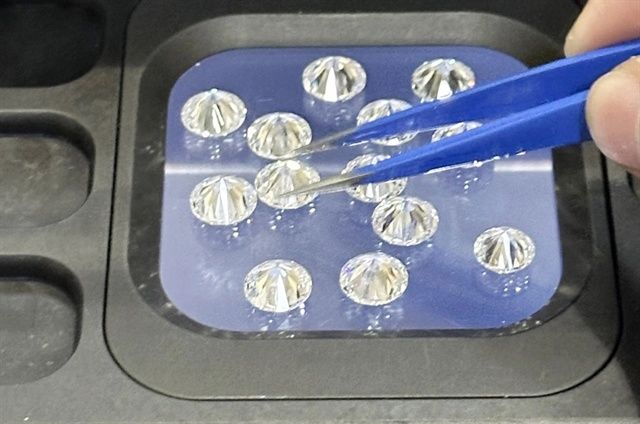 Indian smuggler faces trial in Ho Chi Minh City over alleged 1,477-diamond trafficking operation