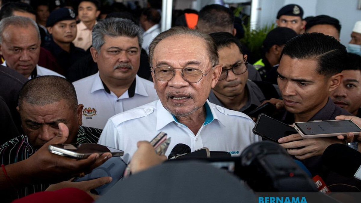 PM Anwar Cautions Coalition Partners Against Public Attacks During State Campaigns