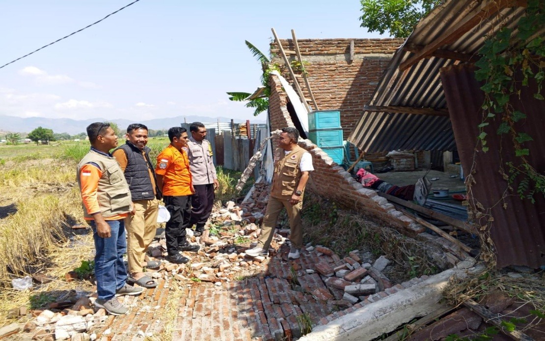 Death toll from powerful Flores earthquake climbs to 38 as rescue teams intensify search efforts