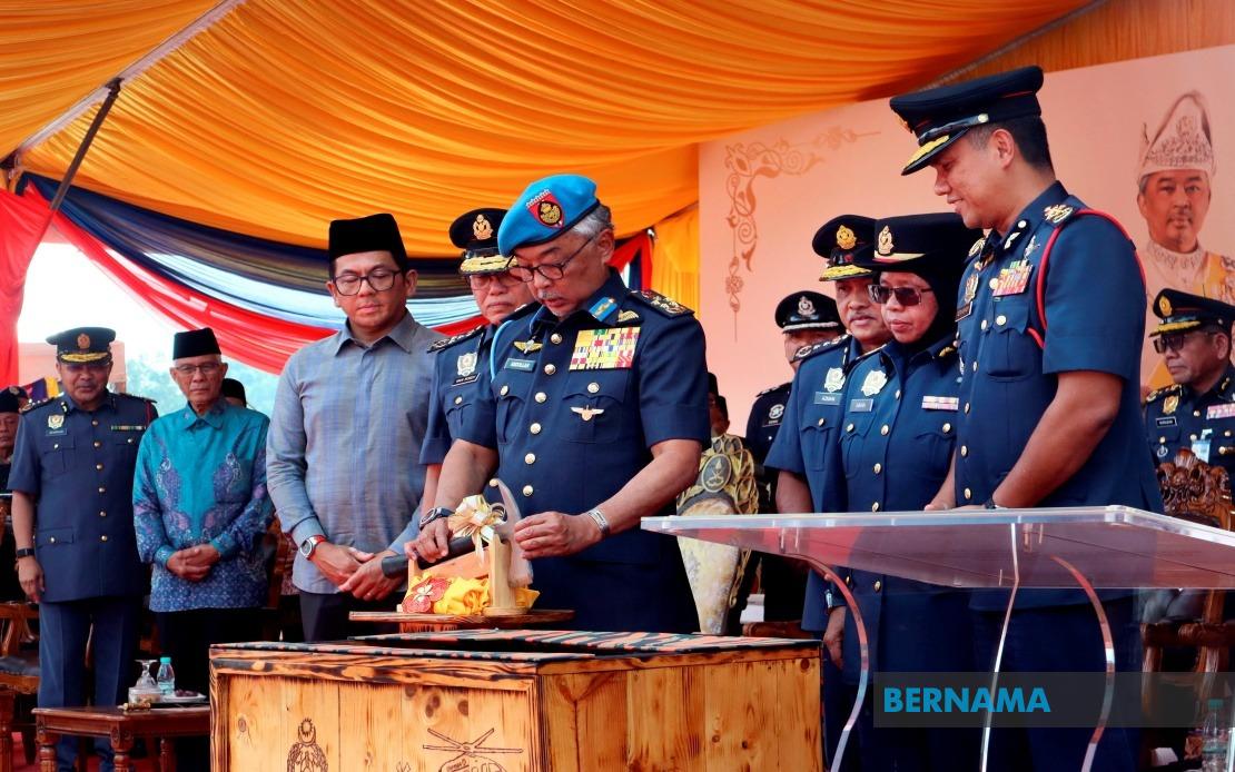 Sultan Pahang Commends Flood Defences and Fire Service Efforts