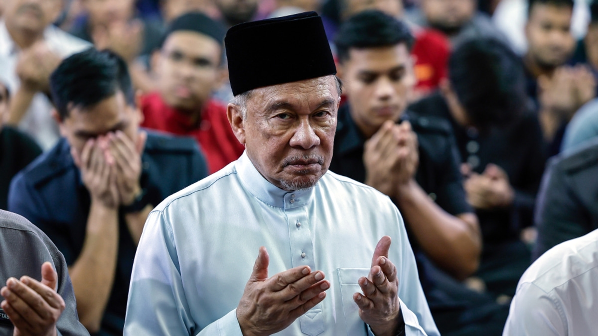 PM Anwar Extends Support to Sultan Ibrahim Ahead of Medical Procedure