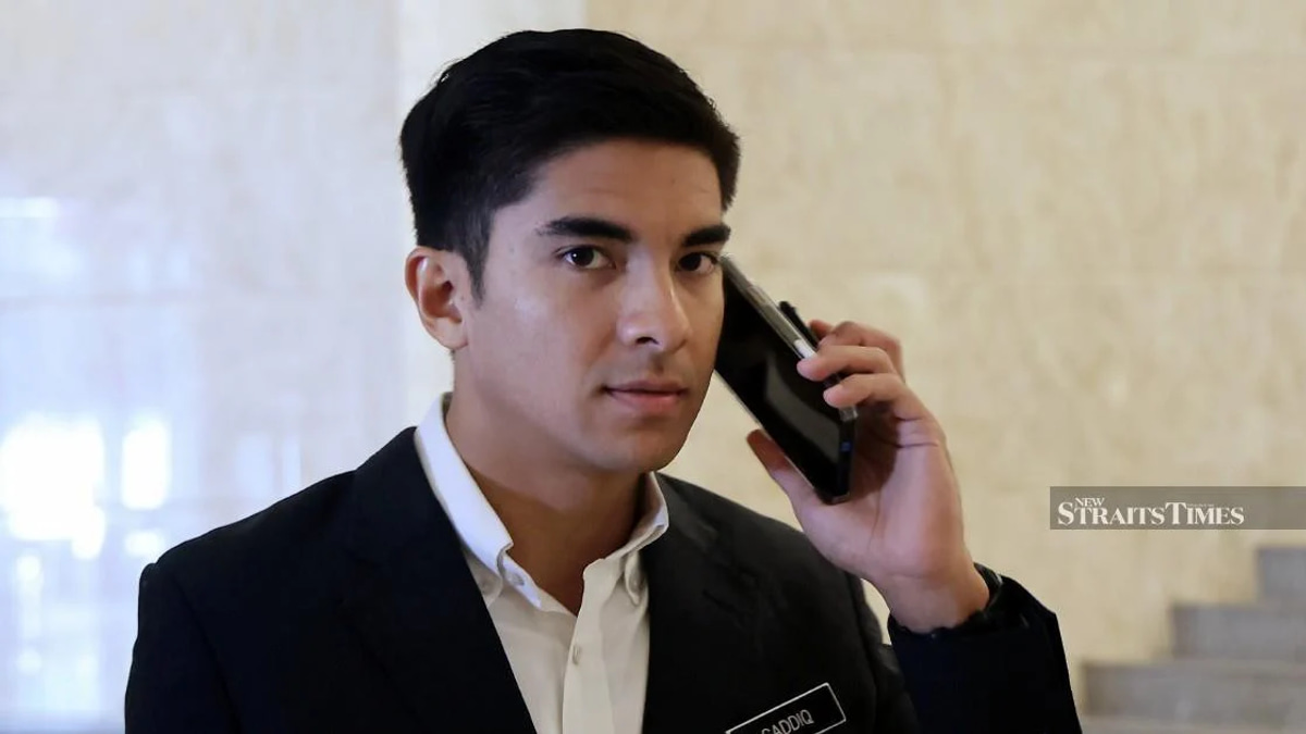 Tunku Ismail Criticises 'Theatrical' Politicians as Syed Saddiq Row Intensifies