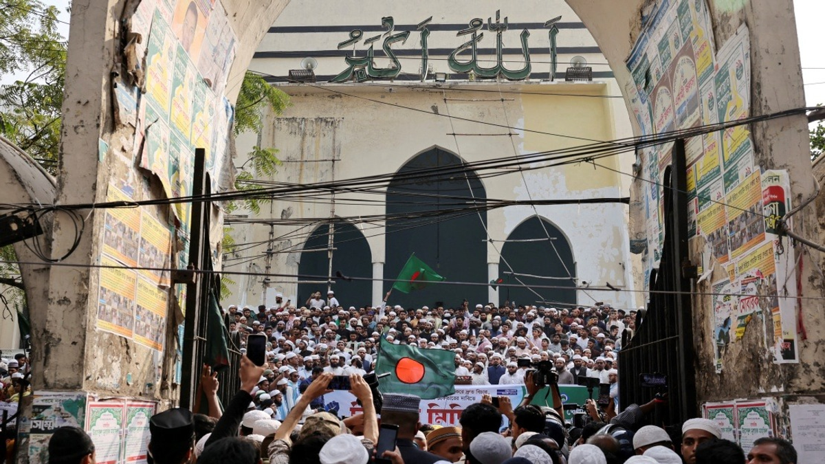 Three Bangladeshi Police Officers Sentenced to Death for Killing Protesters in 2024 Uprising