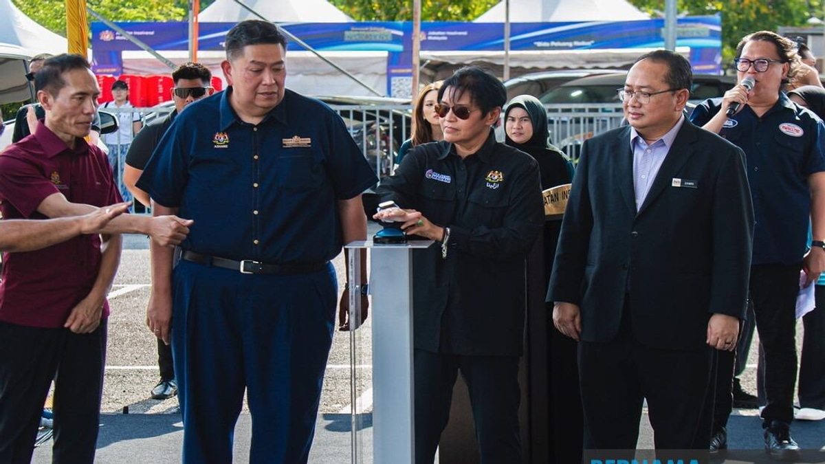Azalina Backs BN as Johor Voters Head to Polls, Citing Administrative Continuity
