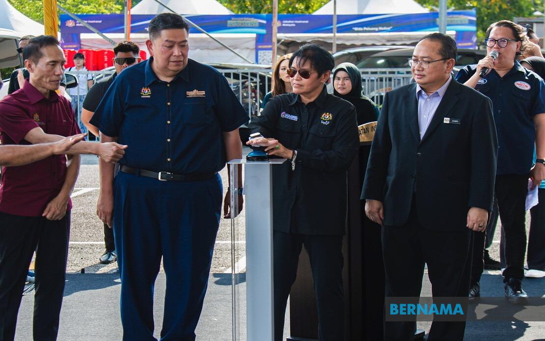Azalina Backs BN as Johor Voters Head to Polls, Citing Administrative Continuity