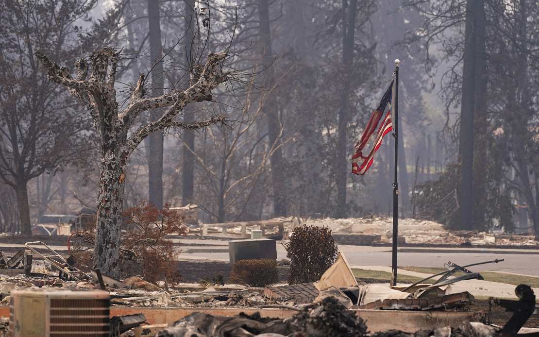 Washington Wildfire Crisis: 65,000 Evacuated as Flames Destroy Hundreds of Homes