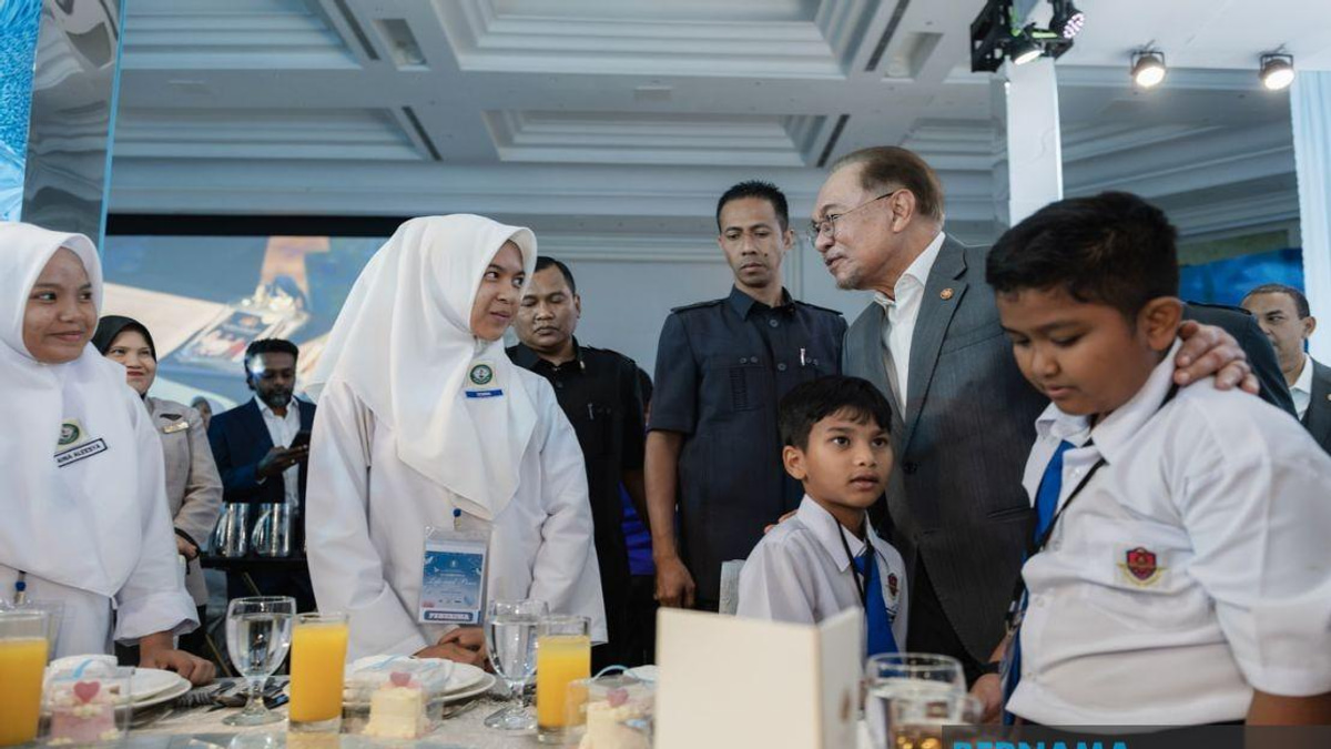 Smart And Kind: PM Anwar Urges Balance Between Academic Success And Moral Character
