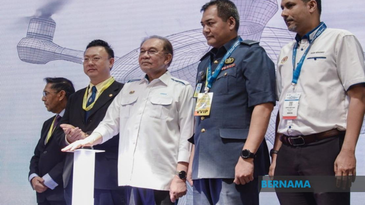 Malaysia Must Accelerate Drone Technology Development to Boost Economy, Says PM Anwar