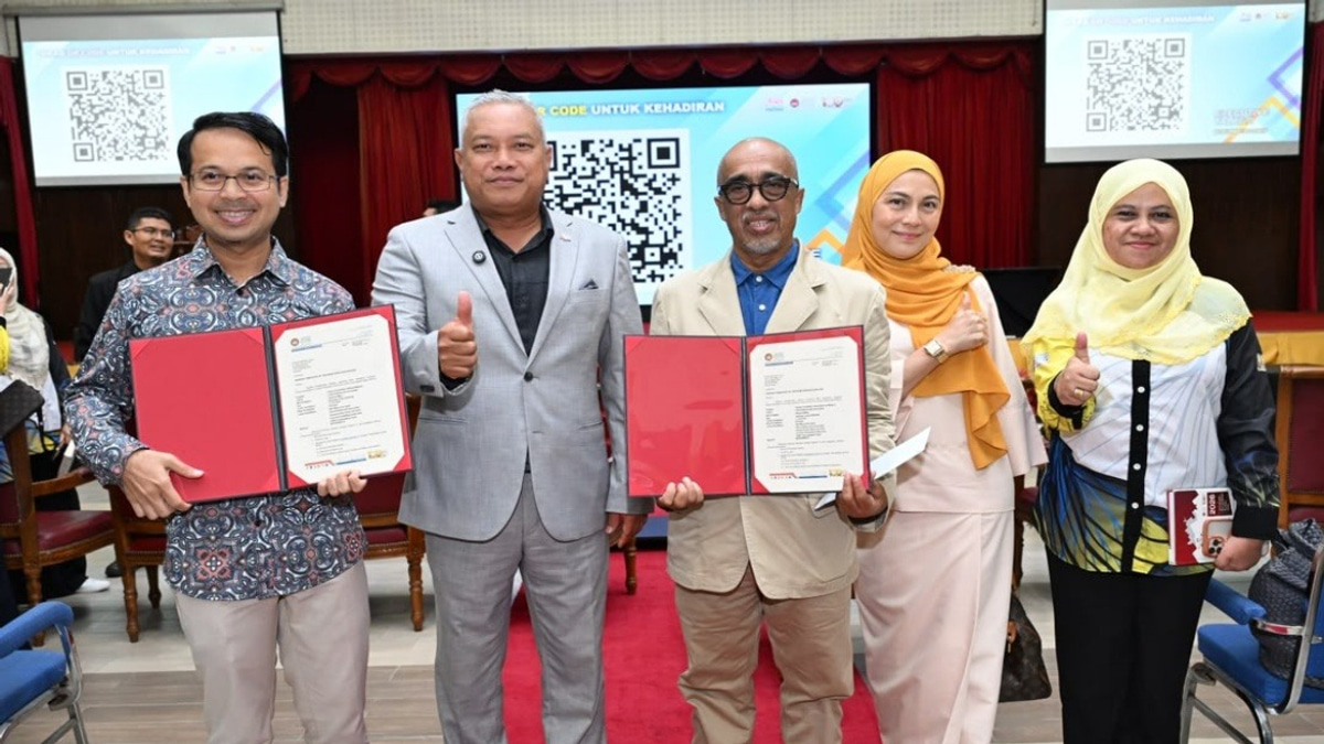 Veteran Actor Sabri Yunus, TV Presenter Fedtri Yahya Enrol in UPSI Master's Programmes via APEL.Q