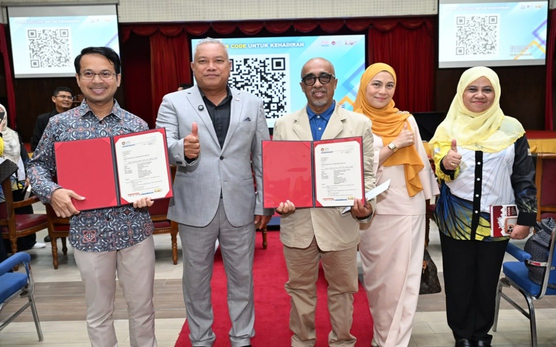 Veteran Actor Sabri Yunus, TV Presenter Fedtri Yahya Enrol in UPSI Master's Programmes via APEL.Q
