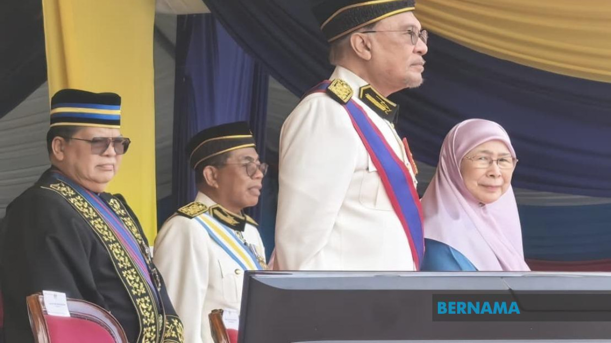 PM Anwar Calls On Youth To Honour Sacrifices Of Nation's Security Forces