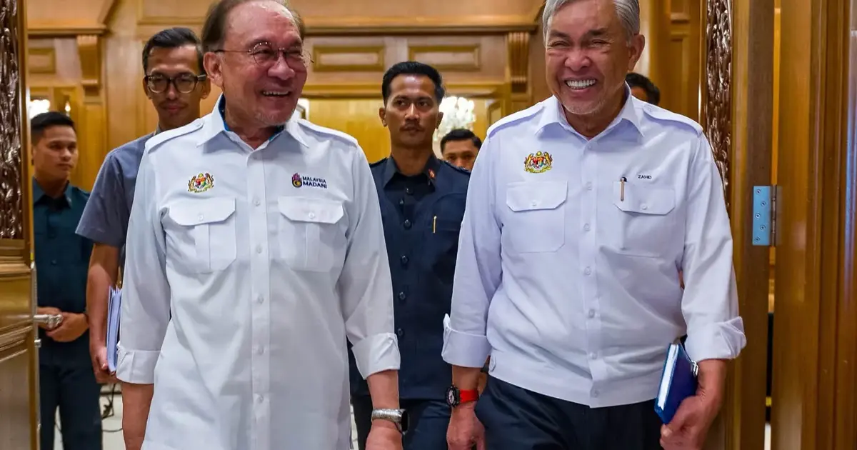 Anwar and Zahid Put Spat to Rest With Public Show of Unity