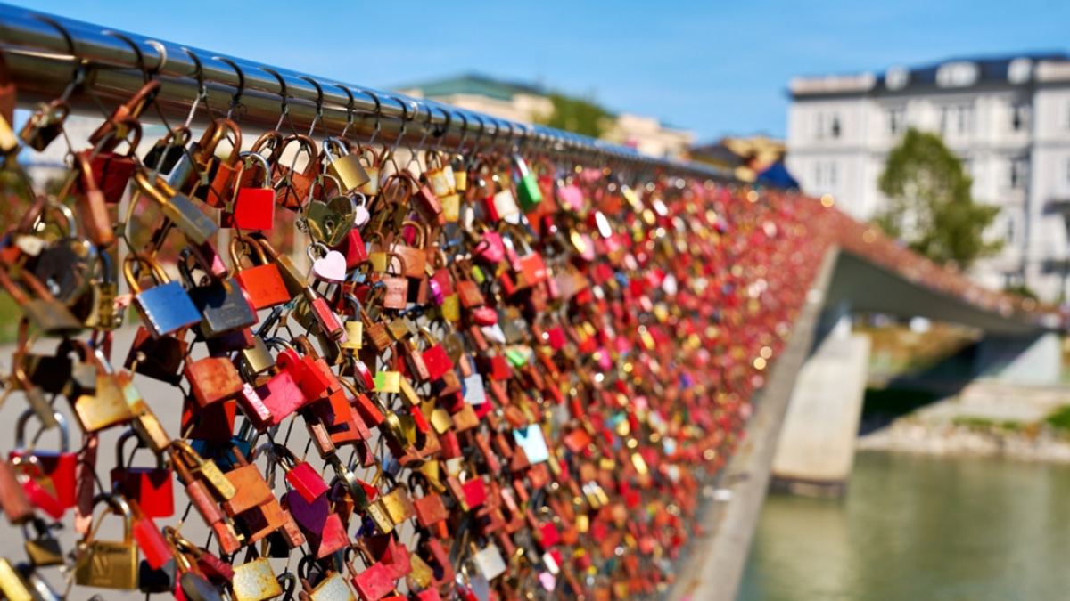 Jakarta's 'Love Lock' Bridge Plan Draws Fire Over City Priorities
