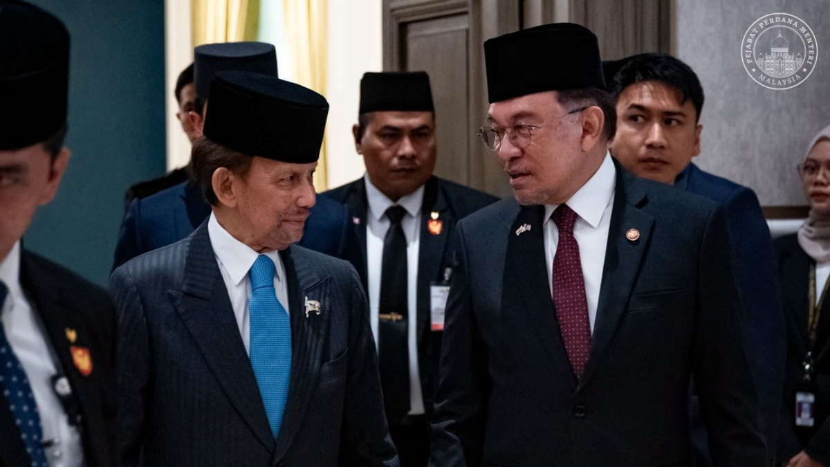 Anwar Thanks Brunei Sultan For Prayers Following Health Procedure