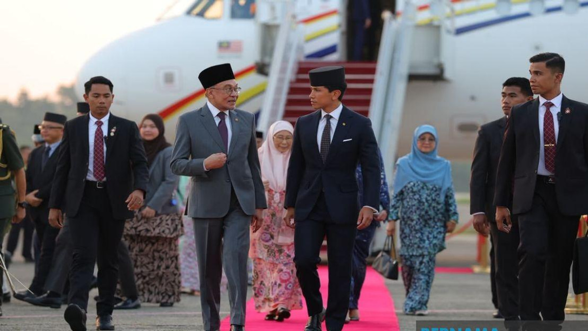 PM Anwar Arrives in Brunei for 27th Annual Leaders' Consultation