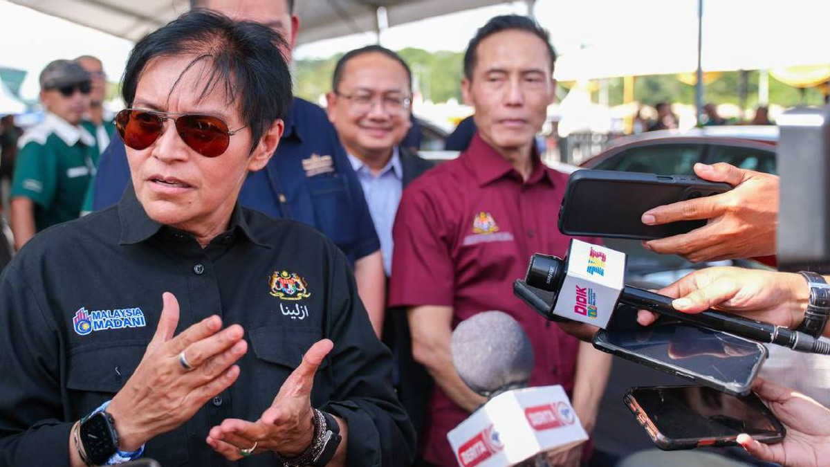 Azalina Backs Constitutional Bid to Split AG and Public Prosecutor Roles