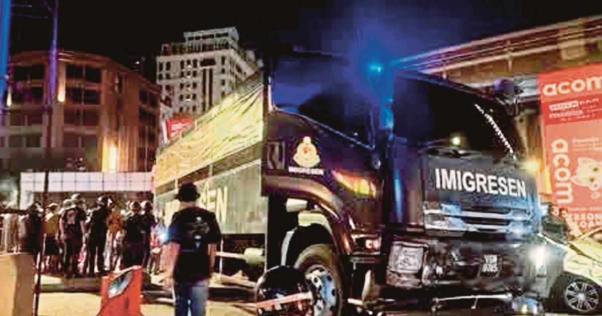 Two Drivers Remanded After Fatal Lorry Crash Kills Family on Jalan Sultan Ismail