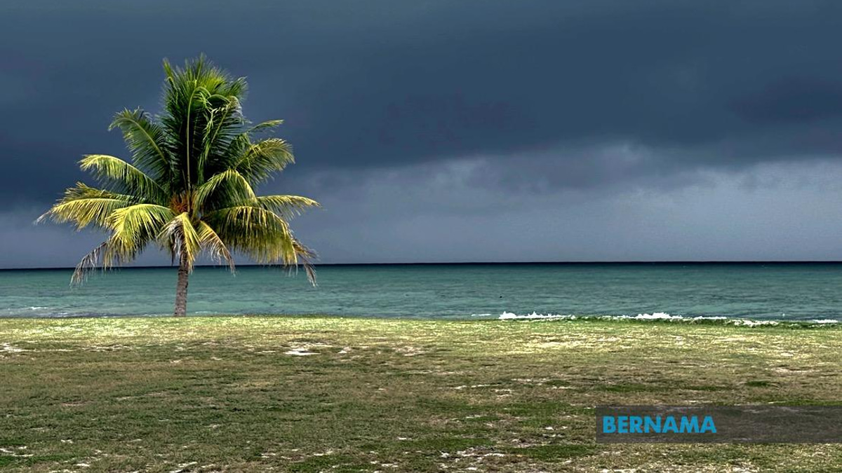 Heavy Rain and Thunderstorms to Batter Five States Through Evening