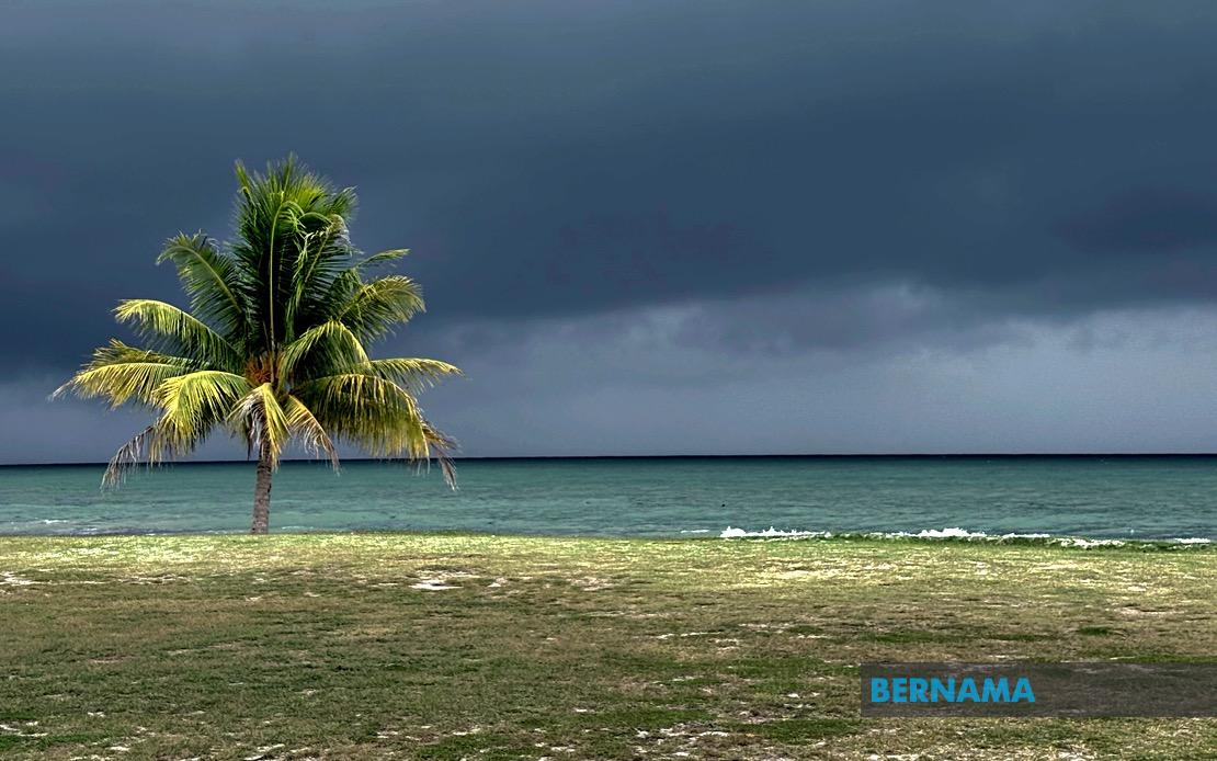 Heavy Rain and Thunderstorms to Batter Five States Through Evening