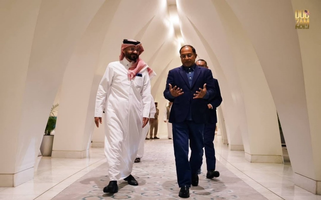 Malaysia's Higher Education Minister Zambry Represents Government at Qatar's Former Amir Funeral