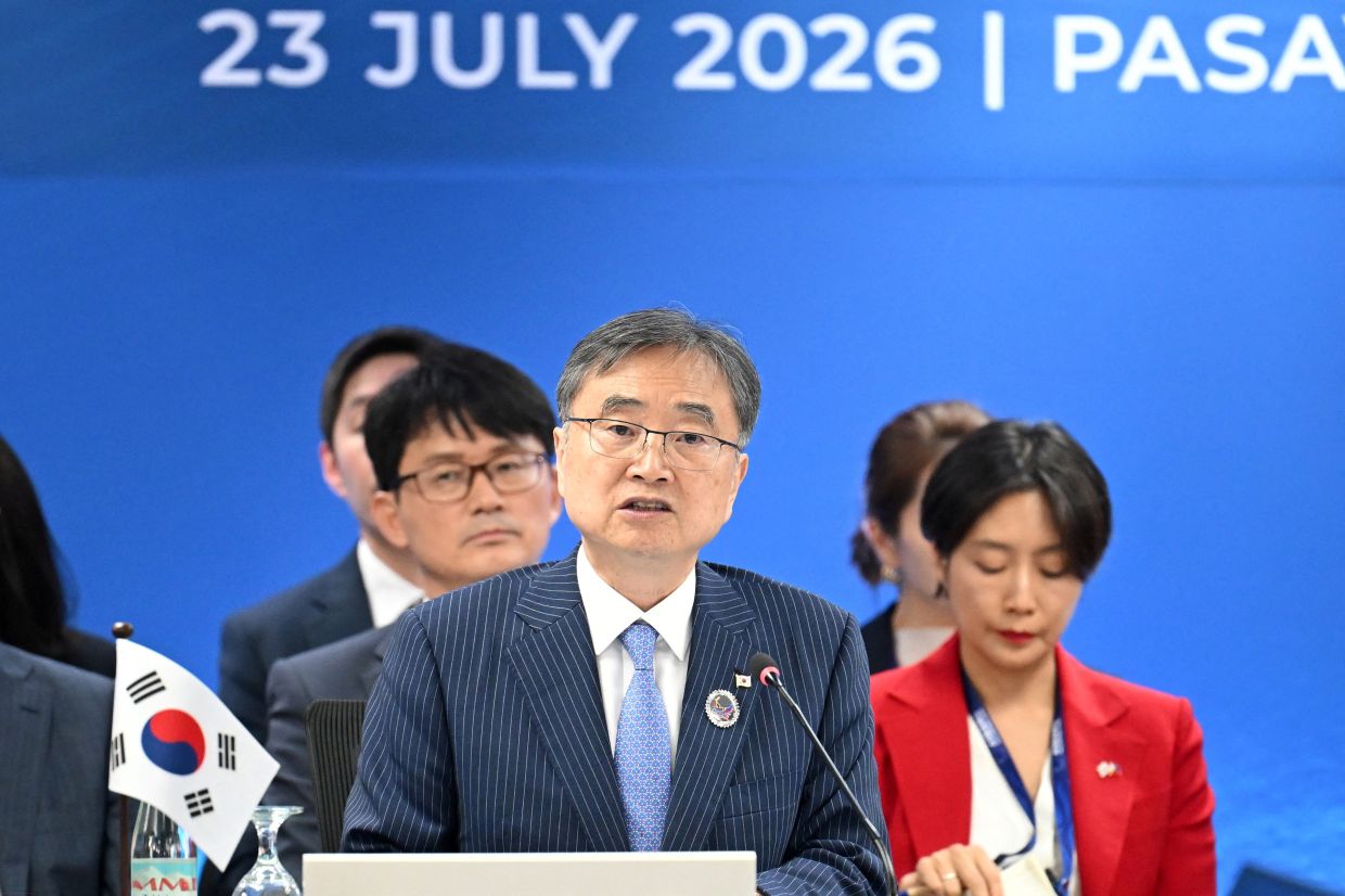 South Korea's North Korea Engagement Push Stalls as Cabinet Ministers Clash Over Strategy