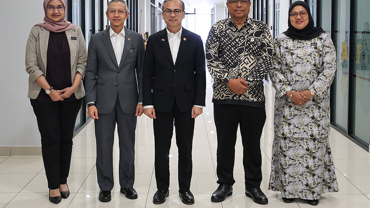 Communications Minister Fahmi Welcomes New JaPen Leadership Team