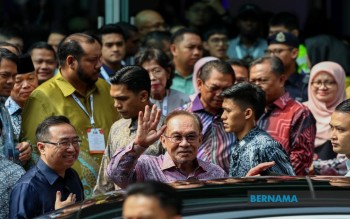 Six Per Cent GDP Growth Signals Investor Confidence, But PM Warns Against Revenue Assumptions