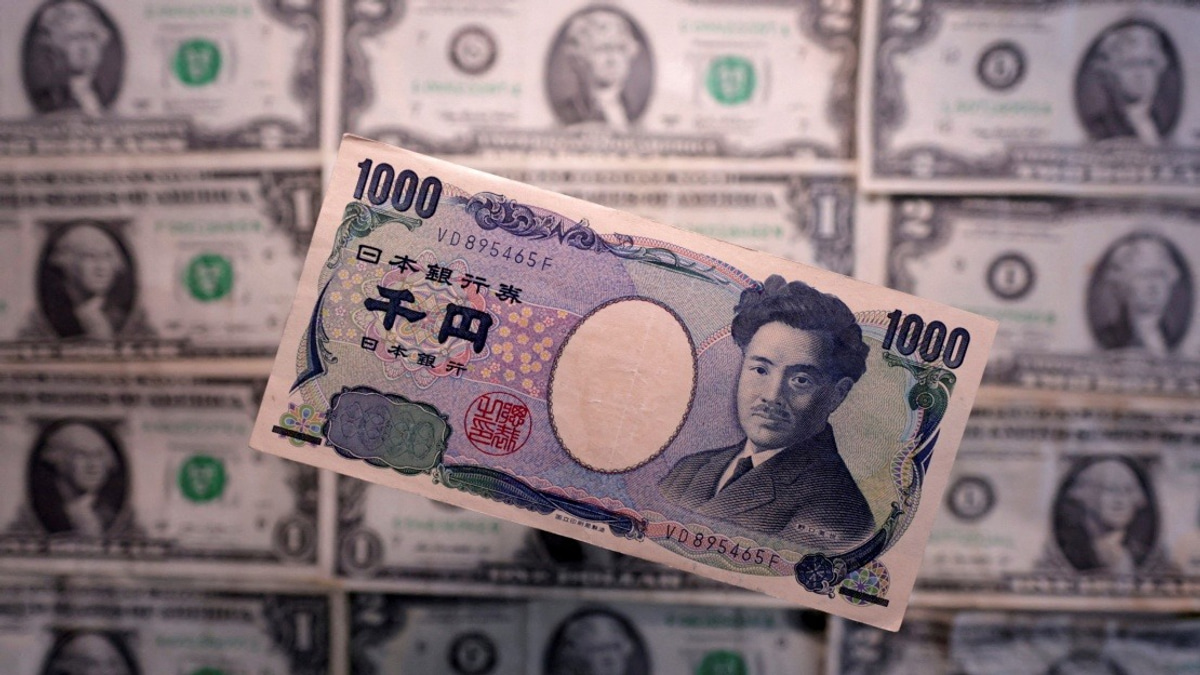 Japanese Yen Surges Past 158 to Dollar as Intervention Speculation Mounts