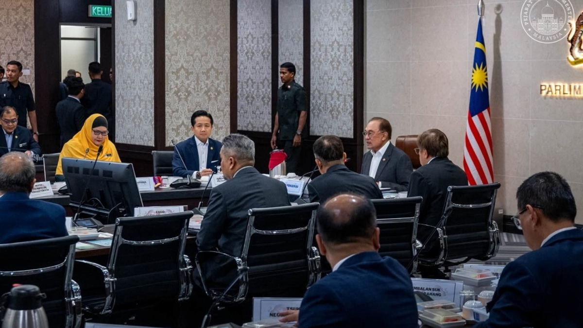 Federal-State Cooperation Crucial for Malaysia's Climate Goals, Says Anwar