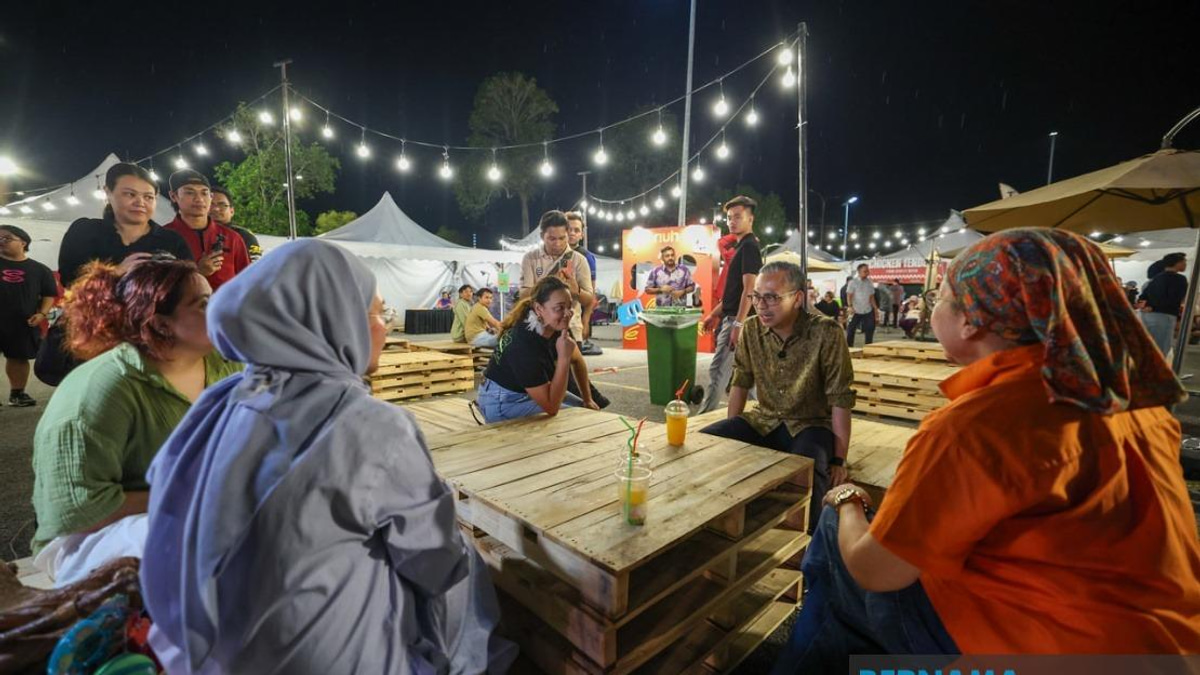Fahmi Lauds RIUH Pi HAWANA Carnival as Showcase for Local Creative Talent