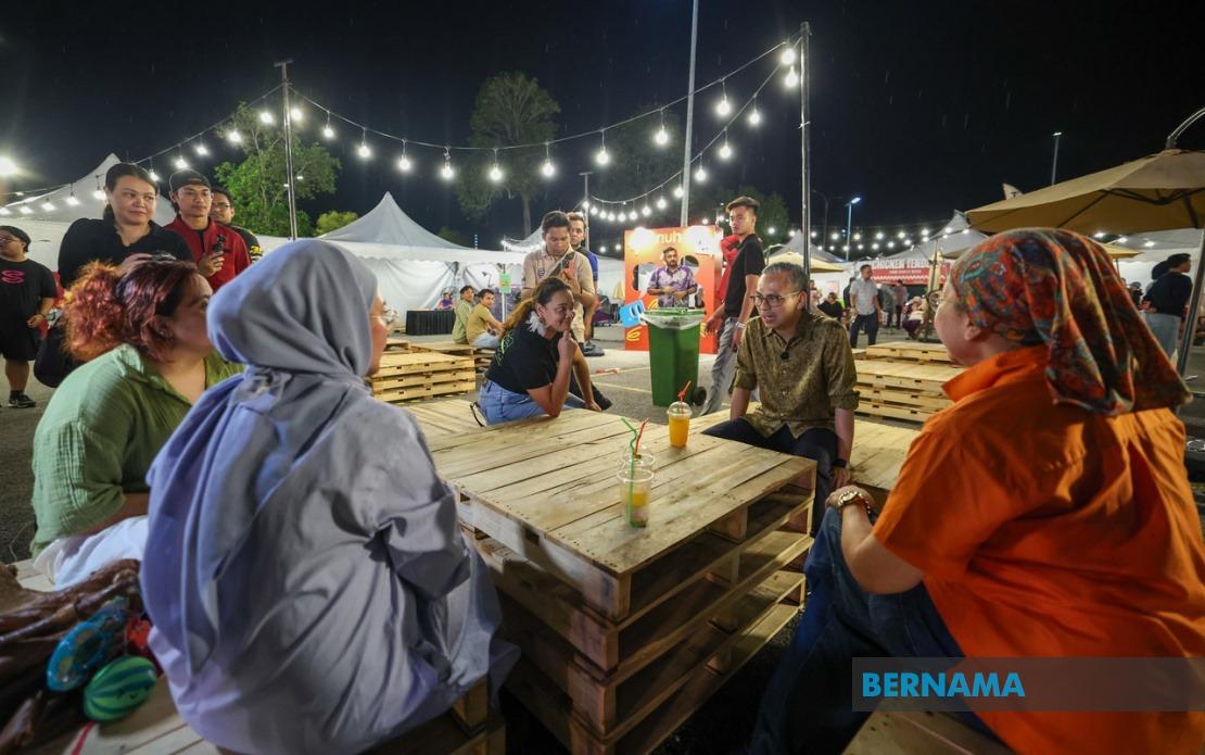 Fahmi Lauds RIUH Pi HAWANA Carnival as Showcase for Local Creative Talent