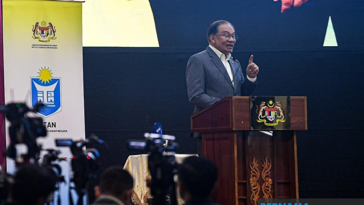 PM Anwar Calls on Malaysians to Shed Colonial Mindset, Chart Independent Path