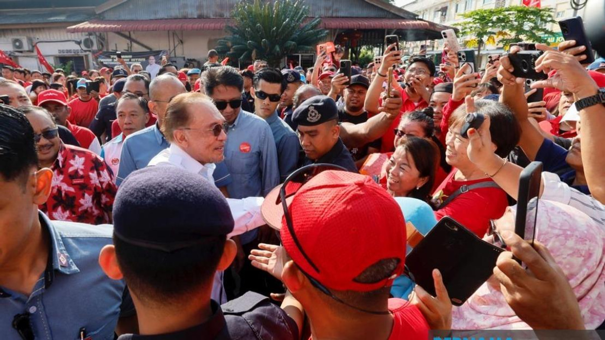Anwar's Johor Campaign Visit Energises Pakatan Harapan Push in Final Week