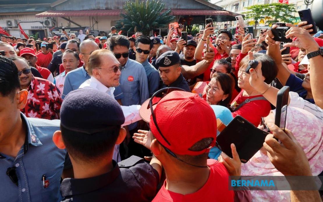 Anwar's Johor Campaign Visit Energises Pakatan Harapan Push in Final Week